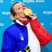 Sportive de Haut Niveau en Equipe de France 🇨🇵 🏂🏻 🏄🏼‍♀️ Championne Paralympique Pékin de snowboardcross 2022 Conférencière engagée & Ambassadrice. Femme Forbes 2022